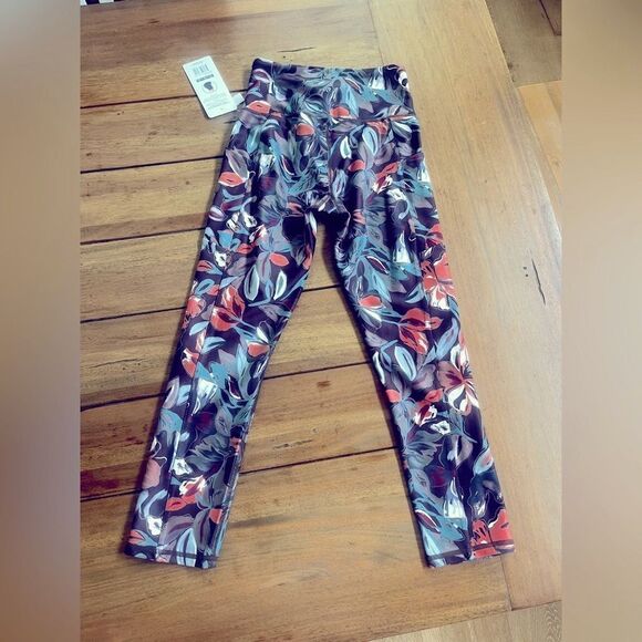 MARIKA Mid-calf Capri Floral Patterned Leggings; Size XS NWT! - Picture 9 of 10